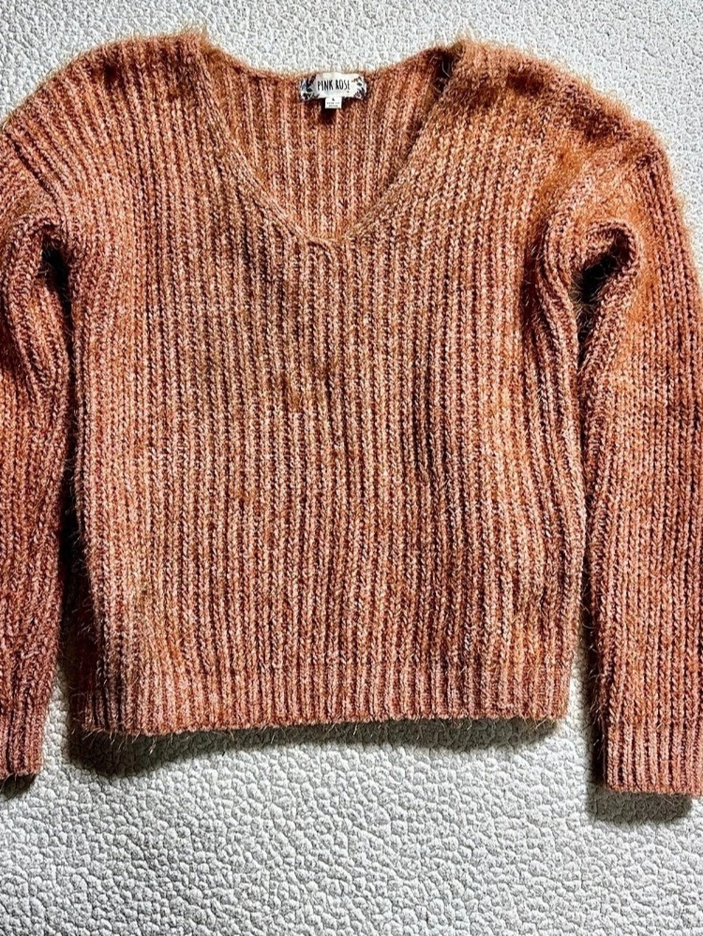 Pink Rose V-Neck Knit Sweater in Pink Size Large